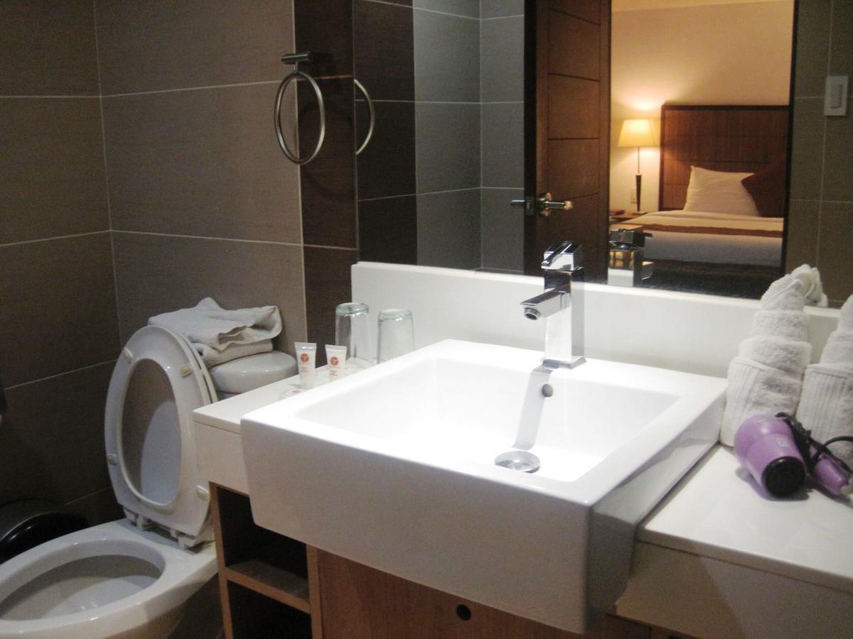 Tyche Boutique Hotel Legazpi City Exteriör bild